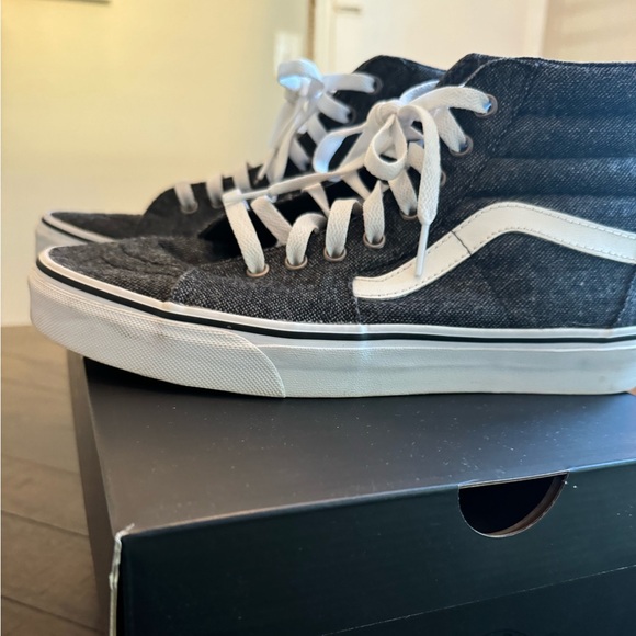 Van’s Men’s size 8.5 worn once but you can tell.  In great shape. - Picture 2 of 4